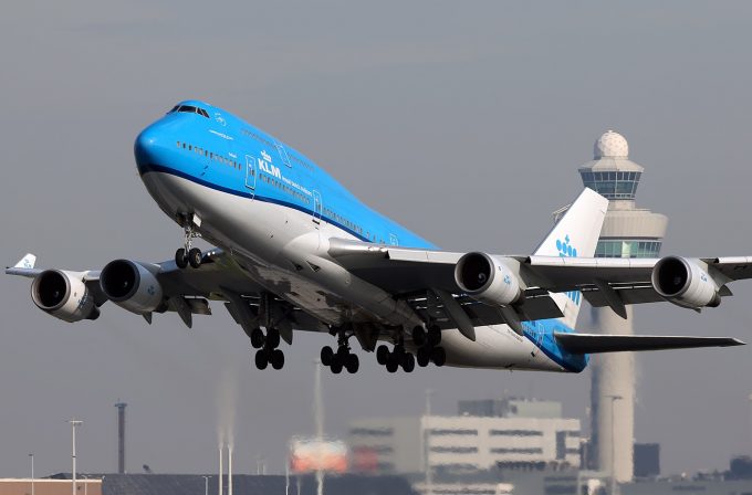 KLM 747-406 Combi take off AMS