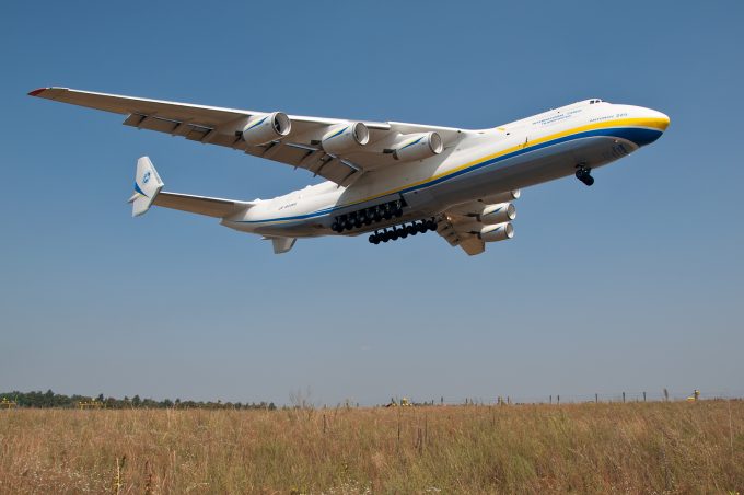 Antonov_An-225_landing_at_Gostomel_Airport Credit Vasiliy Koba @ Wikipedia