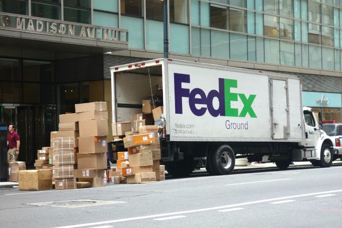 fedex  © Bigapplestock