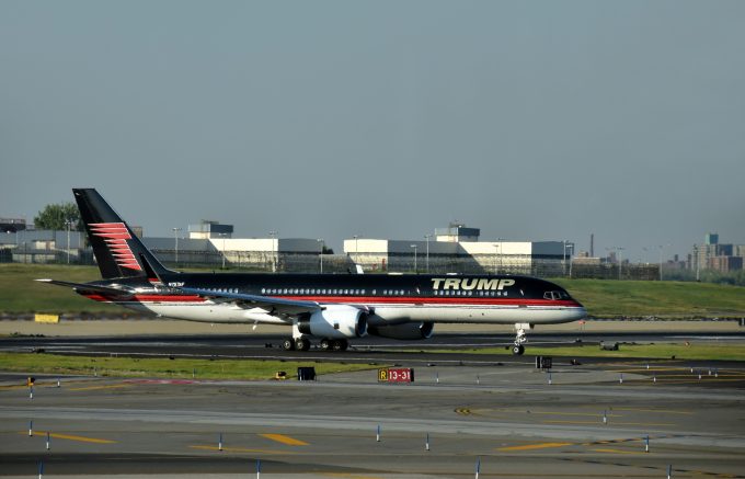 © Ivan Cholakov _trump plane 59932254