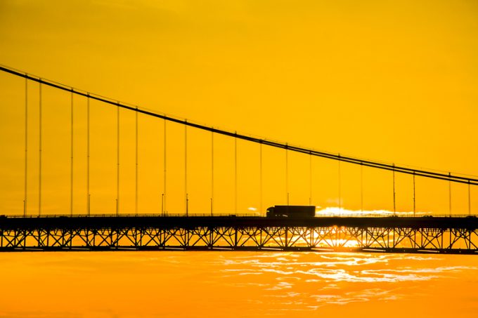 forth bridge scotland truck