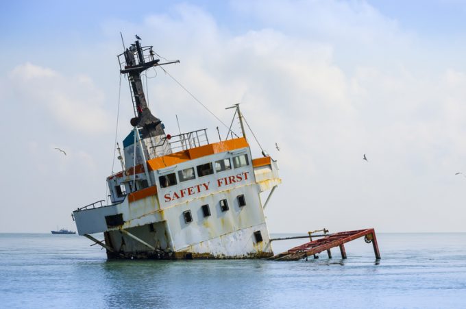 © Vladimir Balas shipwreck_102858955