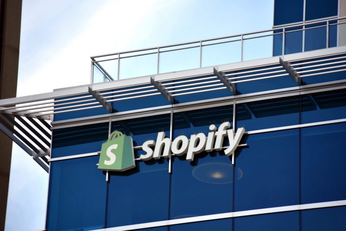 Shopify Photo 153770950 © Paul Mckinnon Dreamstime.com