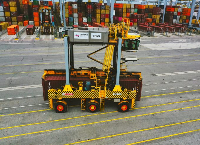Image.Electric.Straddle.Carrier.LondonGateway