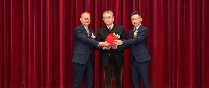 Yang Ming from left: Cliff Pai, independent director Tang Ta-hsing and Kevin Lee