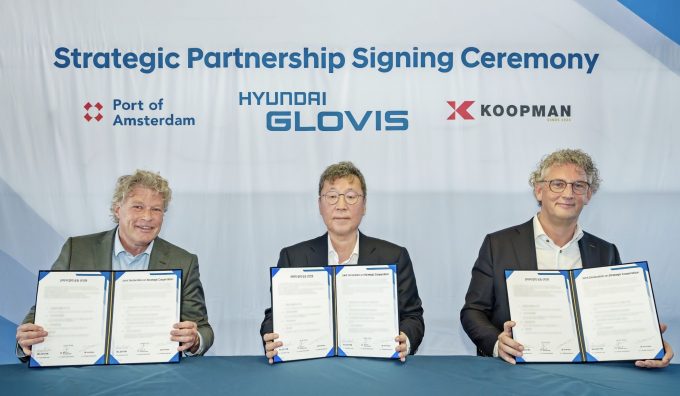 Glovis Amsterdam signing