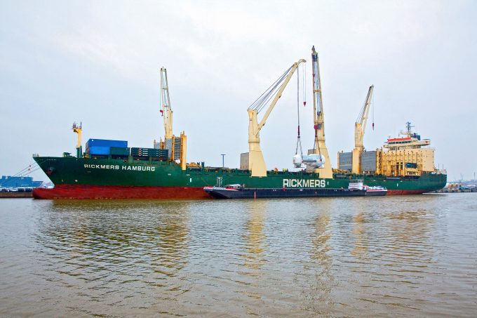 RICKMERS_HAMBURG_Siemens_Gasturbine_485t_011-18.02.16-R.Hamburg_r__c__Hero_Lang__for_Rickmers-Linie_