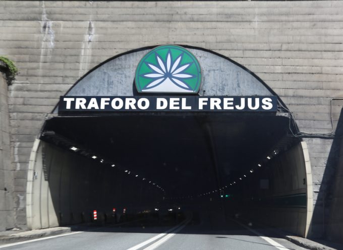 Caos nel trasporto stradale e ferroviario tra Francia e Italia dopo le frane nelle Alpi
