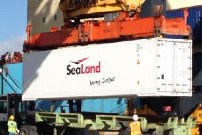 SeaLand Branded Reefer Discharging
