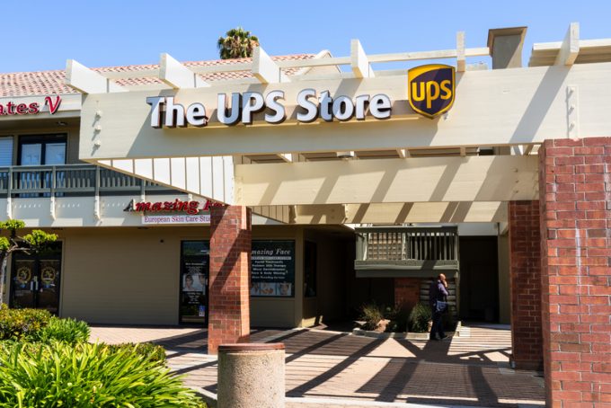 July 31, 2019 Sunnyvale / CA / USA - The UPS store located on El