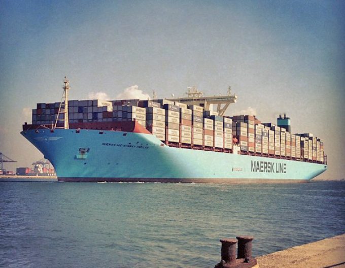 Mærsk_Mc-Kinney_Møller_passing_Port_Said_in_the_Suez_Canal_on_its_maiden_voyage