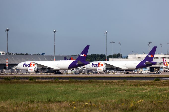 typhoonski-fedex_57551350