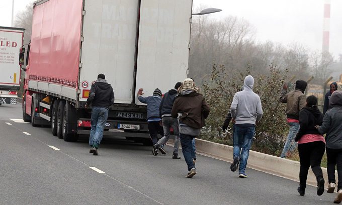 Migrants, lorry, Calais