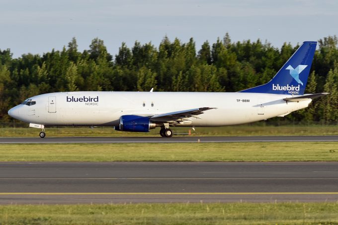 Bluebird_Cargo,_TF-BBM,_Boeing_737-4Q8(SF)_(49995358743)