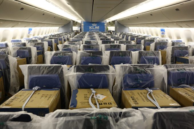 B777 cargo in cabin