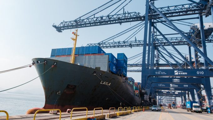 Container ship Laila in the port of Yantian_© CULines