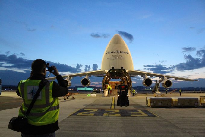 volga-dnepr-pictureperfectloadingtheoilgascargo