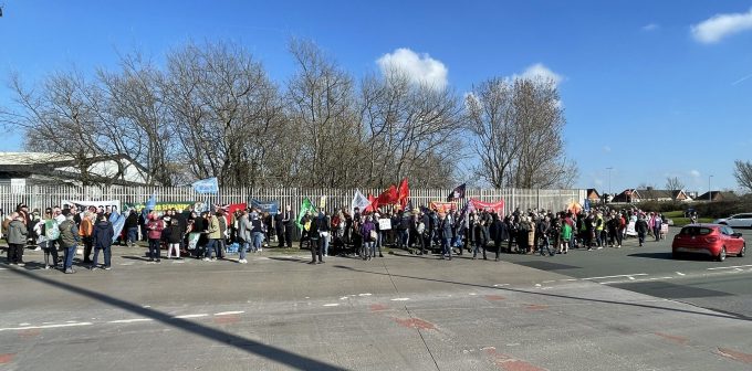 P&O workers demonstrate in Liverpool Credit Nautilus International