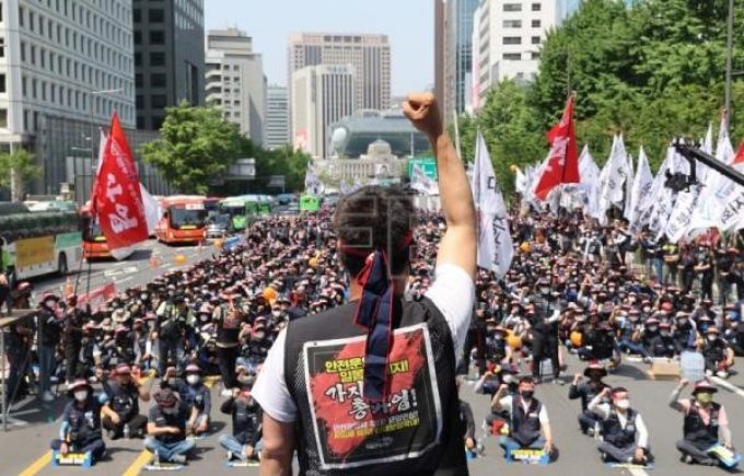 South Korean truck drivers' strike June 2022 Credit Anne Tootill