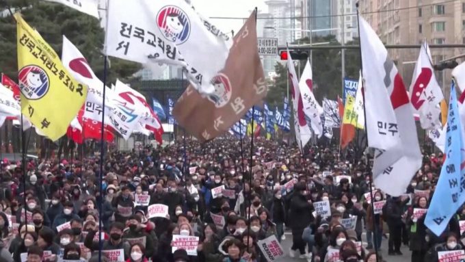 South Korean workers march in support of striking truckers 2022 Credit Democracy Now